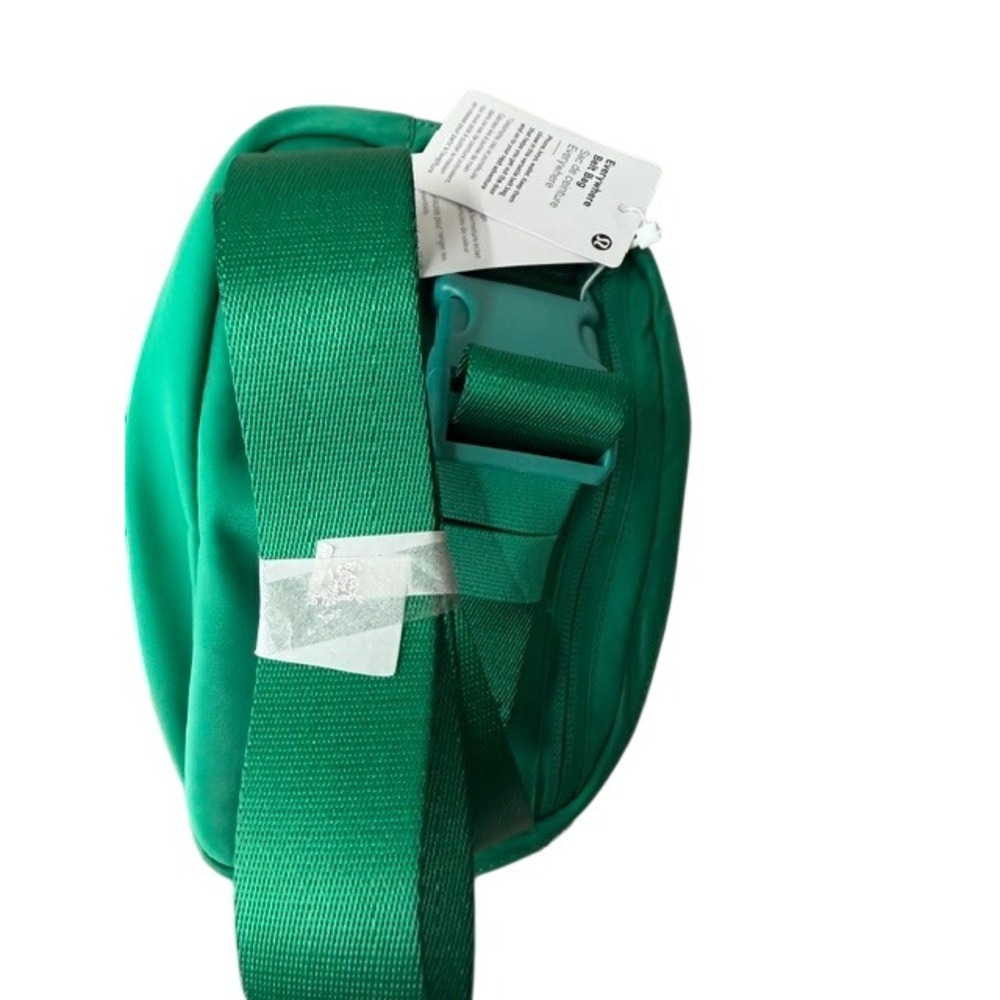 Lululemon Everywhere Belt Bag Green Crossbody Essentials Pouch NWT - Picture 7 of 7